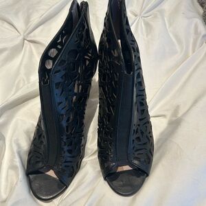 Vince Camuto Kalista booties, black leather high heeled booties, SZ 10